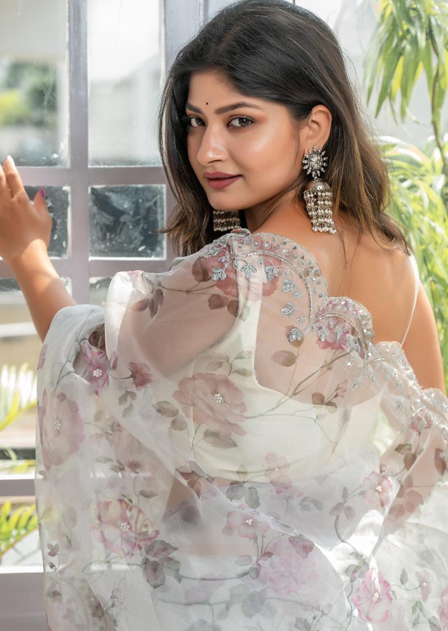 🌸 Floral Mist Organza Saree 🌸