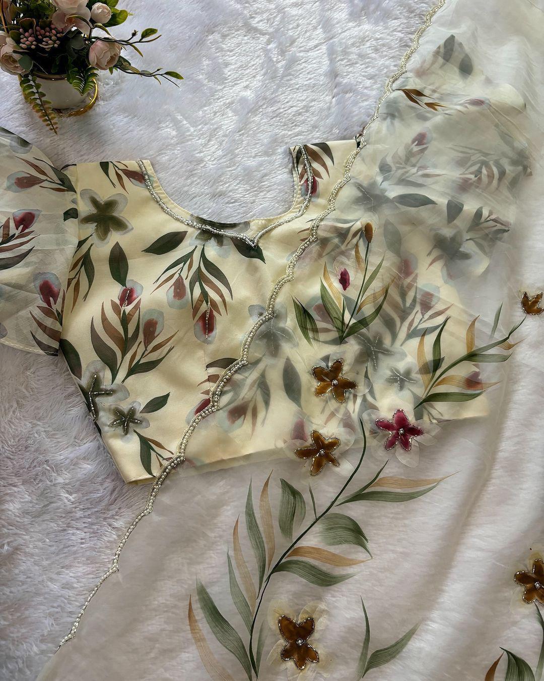 🌸 “Ivory Bloom” Hand-Painted Organza Saree