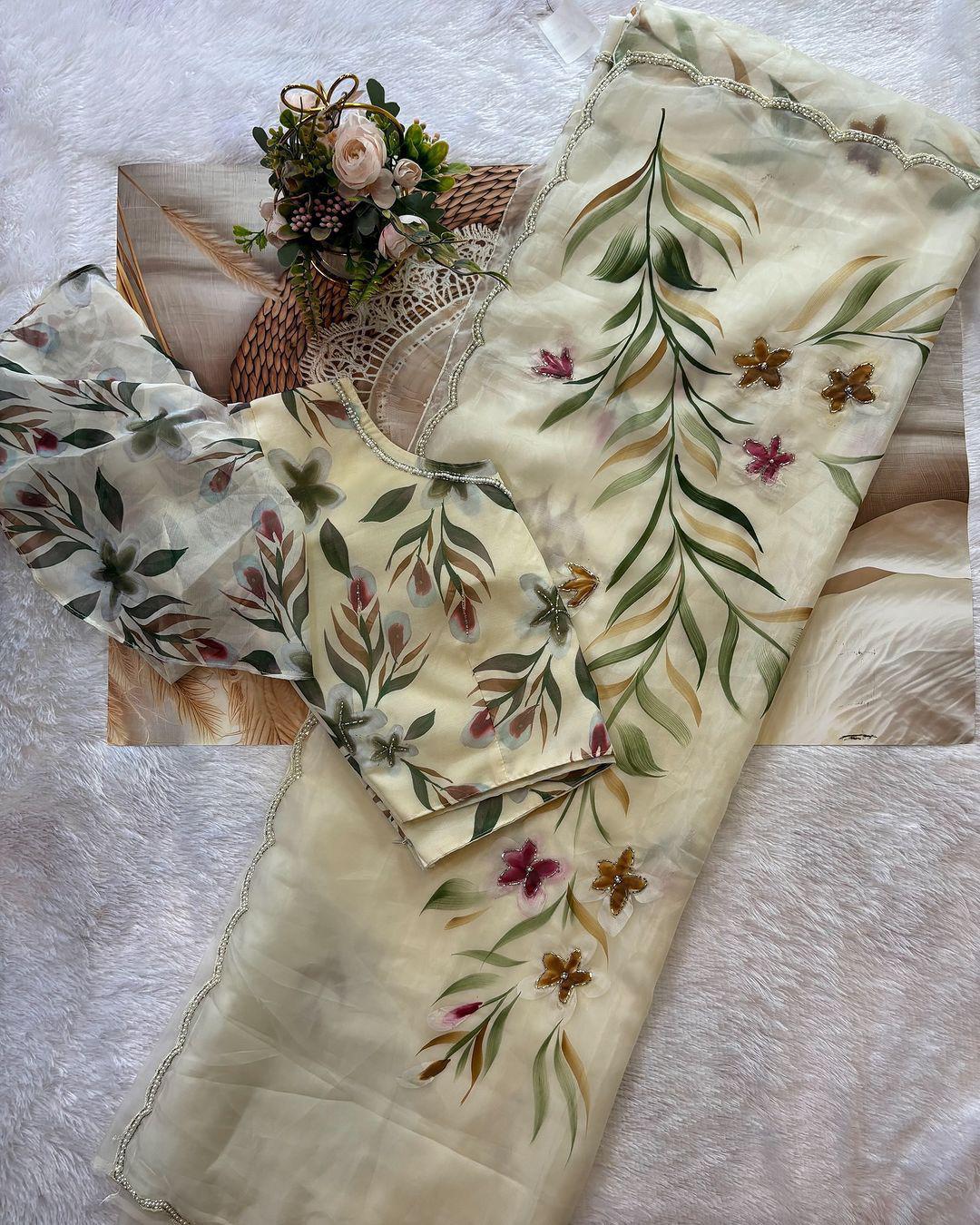 🌸 “Ivory Bloom” Hand-Painted Organza Saree